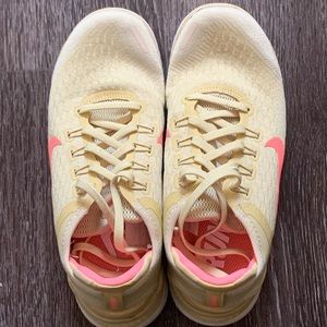 Running shoe